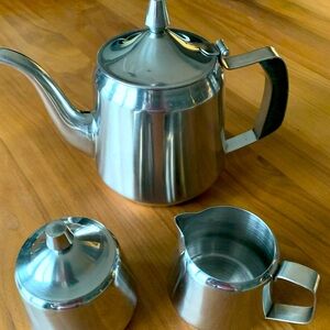 Rare Vintage Oneida MidCentury Coffee/Tea set…pot, creamer & sugar.